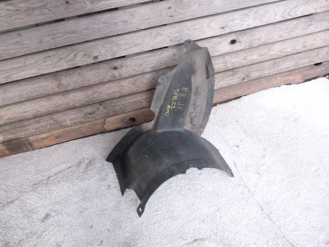 bontott VW PASSAT B7 Jobb első Dobbetét (Kerékjárati, Műanyag)