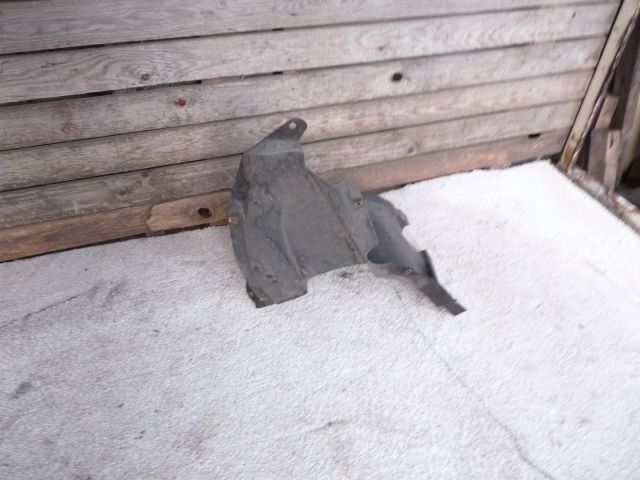 bontott VW PASSAT B7 Jobb első Dobbetét (Kerékjárati, Műanyag)