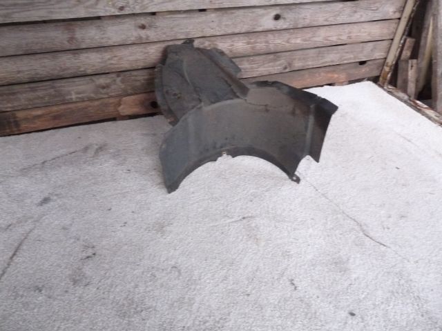 bontott VW PASSAT B7 Jobb első Dobbetét (Kerékjárati, Műanyag)