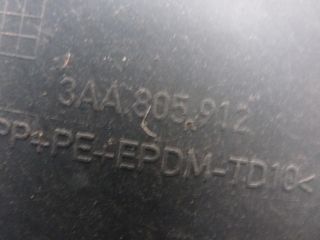 bontott VW PASSAT B7 Jobb első Dobbetét (Kerékjárati, Műanyag)