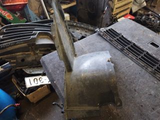 bontott VW PASSAT B7 Jobb első Első Dobbetét (Kerékjárati, Műanyag)