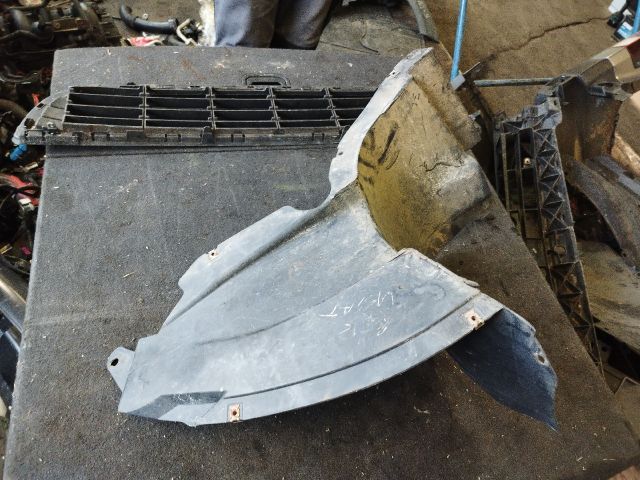 bontott VW PASSAT B7 Jobb első Első Dobbetét (Kerékjárati, Műanyag)