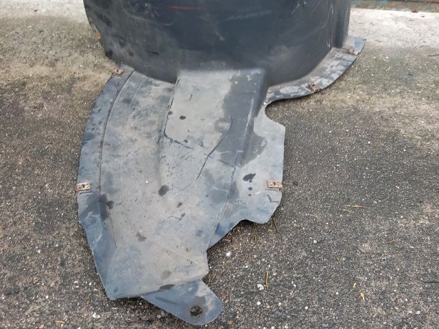 bontott VW PASSAT B7 Jobb első Első Dobbetét (Kerékjárati, Műanyag)