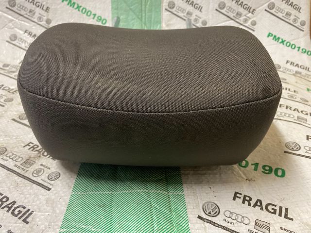 bontott VW PASSAT B7 Jobb első Fejtámla