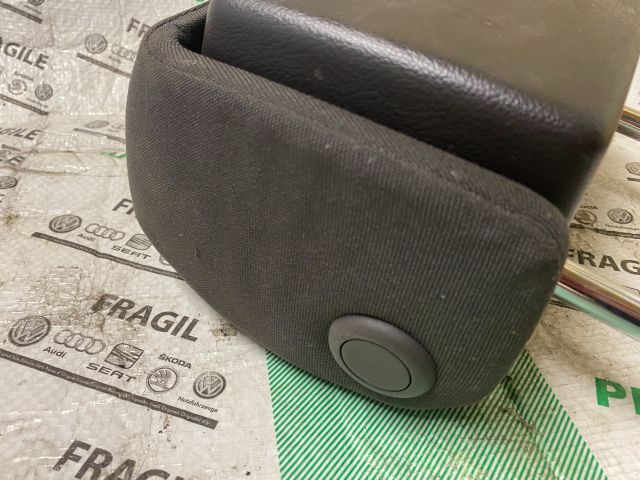 bontott VW PASSAT B7 Jobb első Fejtámla