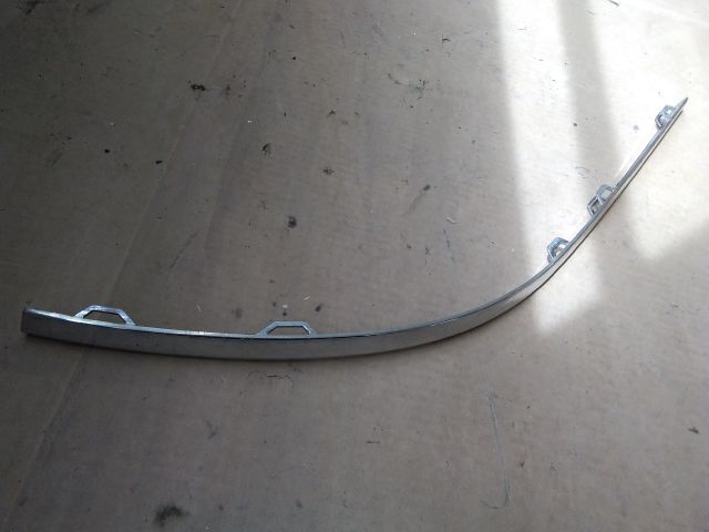 bontott VW PASSAT B7 Jobb első Lökhárító Díszléc