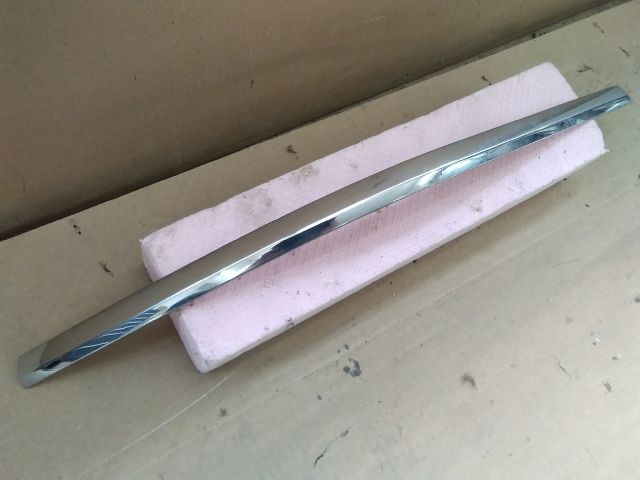 bontott VW PASSAT B7 Jobb első Lökhárító Díszléc