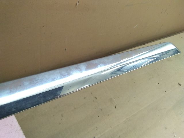 bontott VW PASSAT B7 Jobb első Lökhárító Díszléc