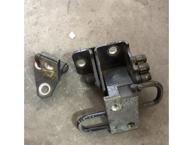 bontott VW PASSAT B7 Jobb első Zsanér