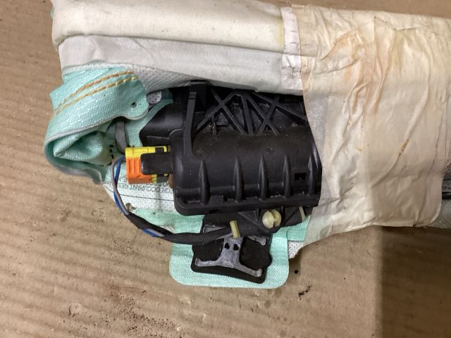 bontott VW PASSAT B7 Jobb Függönylégzsák és Oldallégzsák