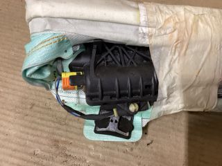 bontott VW PASSAT B7 Jobb Függönylégzsák és Oldallégzsák