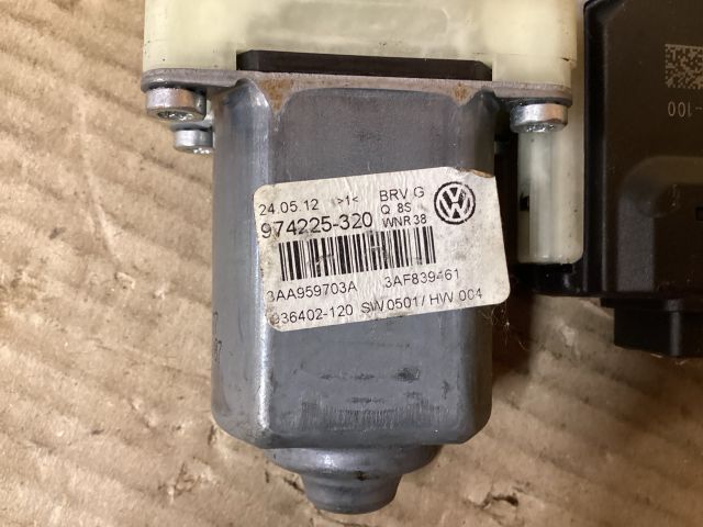 bontott VW PASSAT B7 Jobb hátsó Ablakemelő Motor