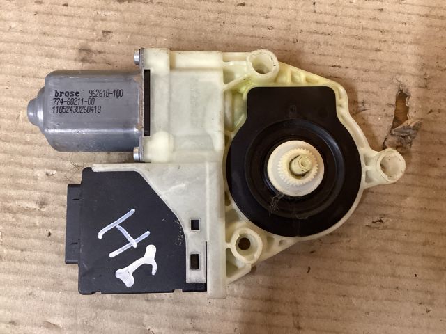 bontott VW PASSAT B7 Jobb hátsó Ablakemelő Motor