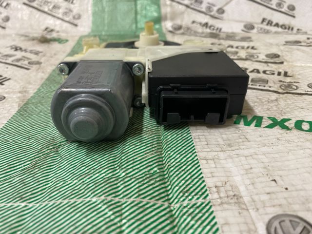 bontott VW PASSAT B7 Jobb hátsó Ablakemelő Motor