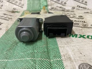 bontott VW PASSAT B7 Jobb hátsó Ablakemelő Motor