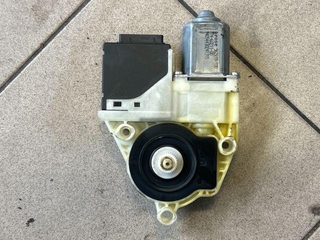 bontott VW PASSAT B7 Jobb hátsó Ablakemelő Motor