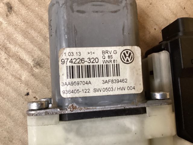 bontott VW PASSAT B7 Jobb hátsó Ablakemelő Motor