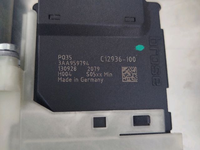 bontott VW PASSAT B7 Jobb hátsó Ablakemelő Motor