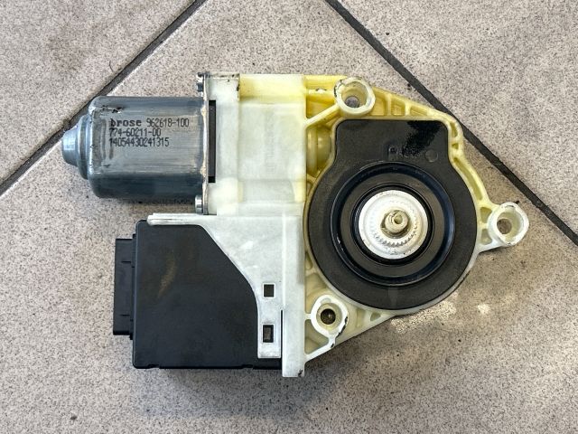bontott VW PASSAT B7 Jobb hátsó Ablakemelő Motor