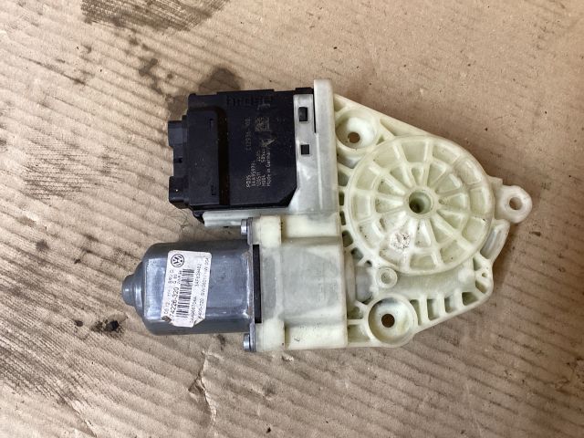 bontott VW PASSAT B7 Jobb hátsó Ablakemelő Motor