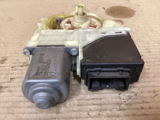 bontott VW PASSAT B7 Jobb hátsó Ablakemelő Motor