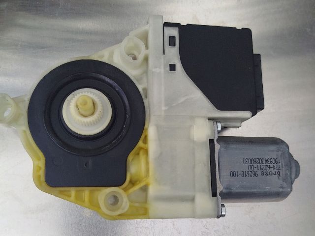 bontott VW PASSAT B7 Jobb hátsó Ablakemelő Motor