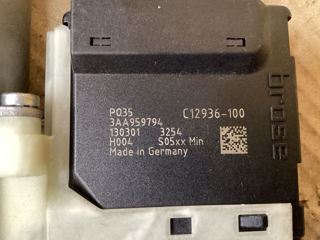 bontott VW PASSAT B7 Jobb hátsó Ablakemelő Motor