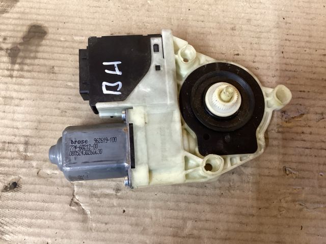 bontott VW PASSAT B7 Jobb hátsó Ablakemelő Motor