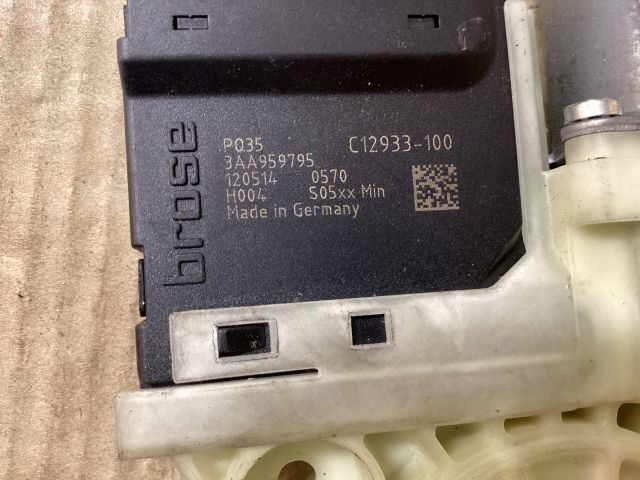 bontott VW PASSAT B7 Jobb hátsó Ablakemelő Motor