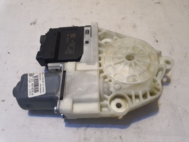 bontott VW PASSAT B7 Jobb hátsó Ablakemelő Motor