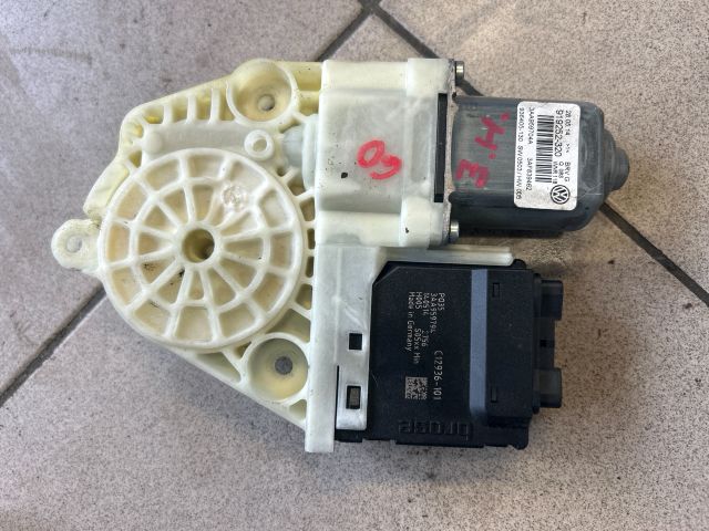 bontott VW PASSAT B7 Jobb hátsó Ablakemelő Motor