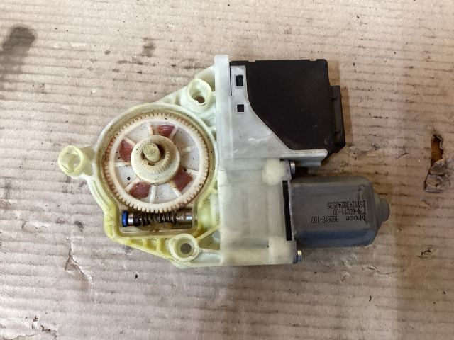 bontott VW PASSAT B7 Jobb hátsó Ablakemelő Motor