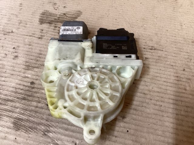 bontott VW PASSAT B7 Jobb hátsó Ablakemelő Motor