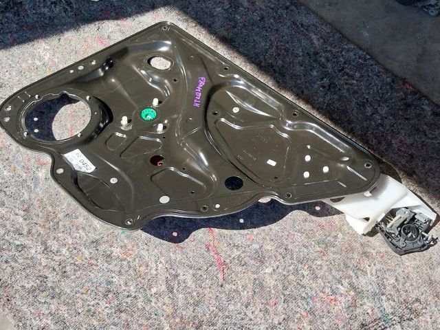 bontott VW PASSAT B7 Jobb hátsó Ablakemelő Szerkezet (Elektromos)