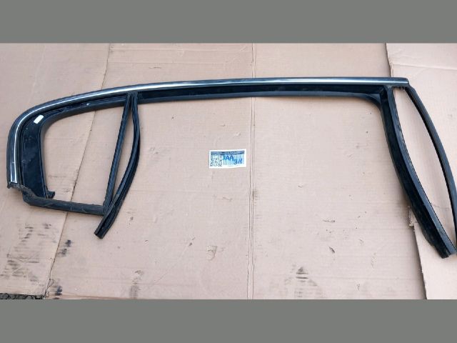 bontott VW PASSAT B7 Jobb hátsó Ajtó Díszléc