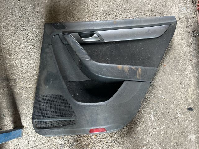 bontott VW PASSAT B7 Jobb hátsó Ajtó Kárpit