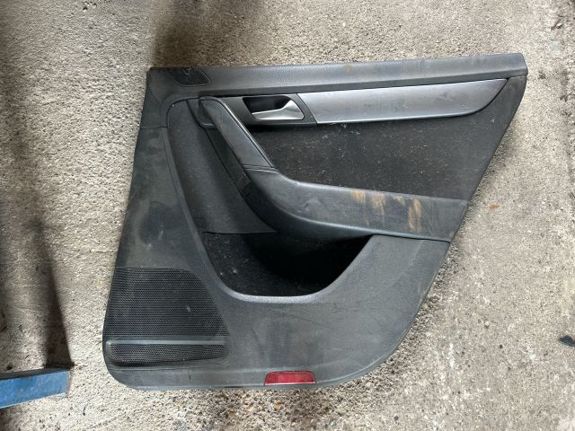 bontott VW PASSAT B7 Jobb hátsó Ajtó Kárpit