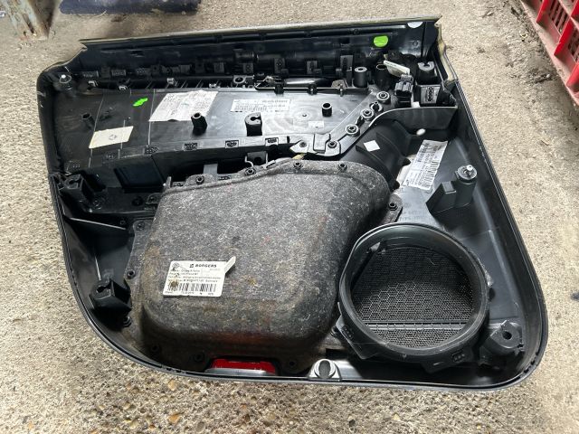 bontott VW PASSAT B7 Jobb hátsó Ajtó Kárpit