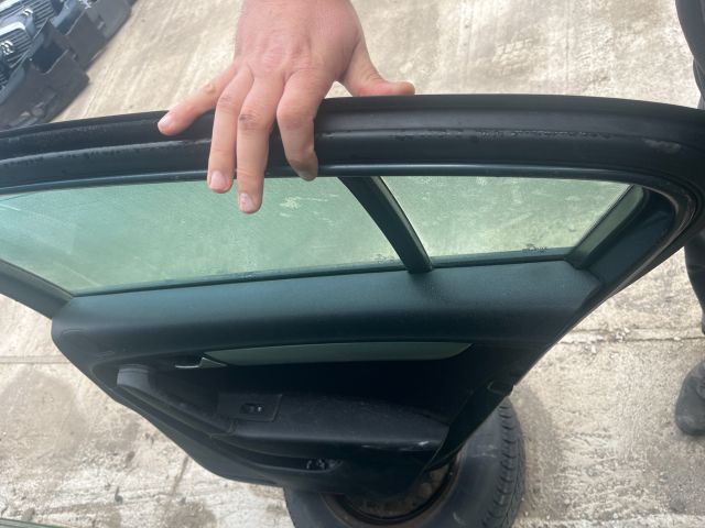 bontott VW PASSAT B7 Jobb hátsó Ajtó (Részeivel)