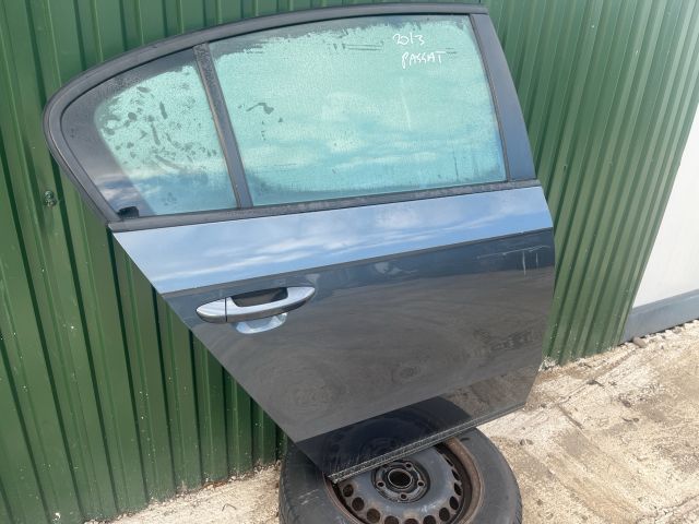 bontott VW PASSAT B7 Jobb hátsó Ajtó (Részeivel)