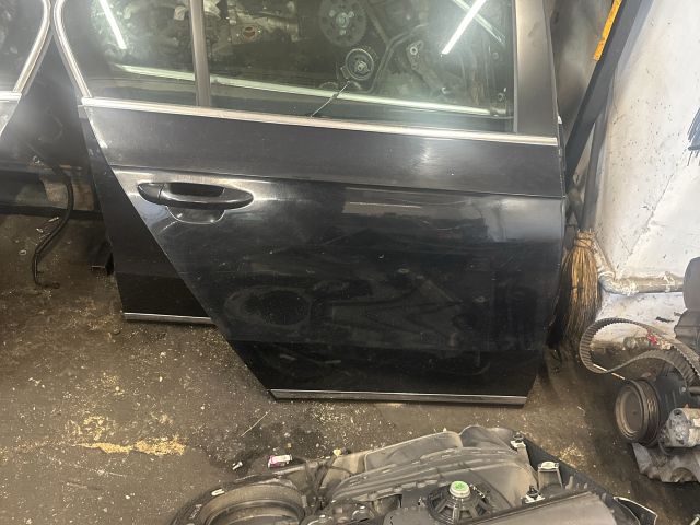 bontott VW PASSAT B7 Jobb hátsó Ajtó (Részeivel)