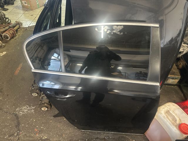 bontott VW PASSAT B7 Jobb hátsó Ajtó (Részeivel)