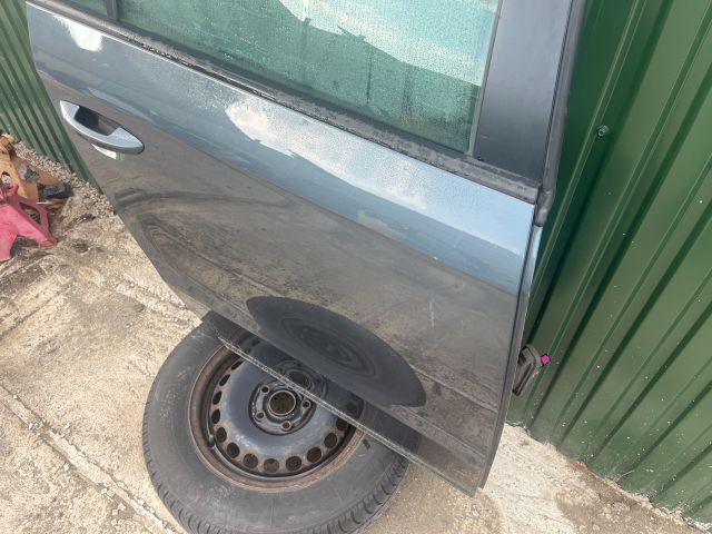bontott VW PASSAT B7 Jobb hátsó Ajtó (Részeivel)
