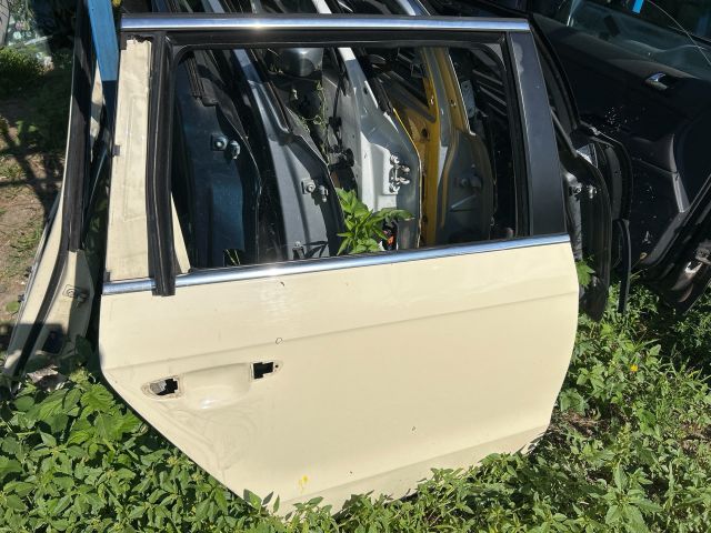 bontott VW PASSAT B7 Jobb hátsó Ajtó (Üres lemez)