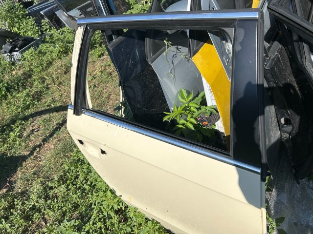 bontott VW PASSAT B7 Jobb hátsó Ajtó (Üres lemez)