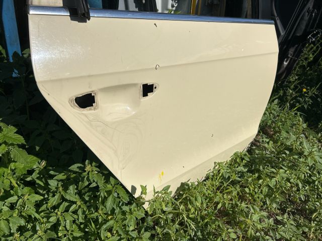bontott VW PASSAT B7 Jobb hátsó Ajtó (Üres lemez)
