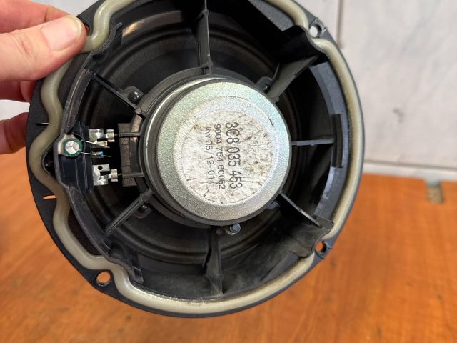 bontott VW PASSAT B7 Jobb hátsó Hangszóró