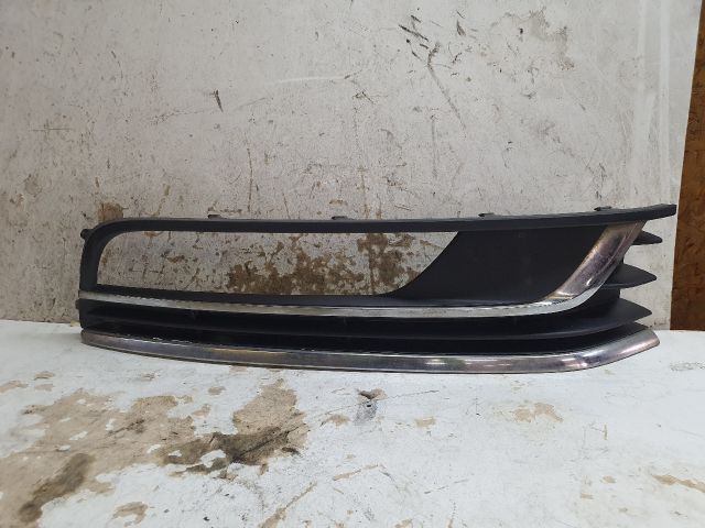 bontott VW PASSAT B7 Jobb Ködfényszóró Lámpakeret