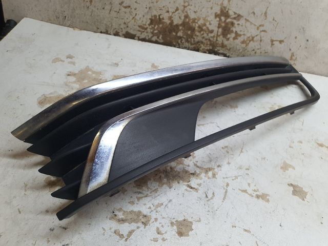 bontott VW PASSAT B7 Jobb Ködfényszóró Lámpakeret