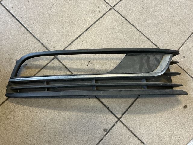 bontott VW PASSAT B7 Jobb Ködlámpa Rács